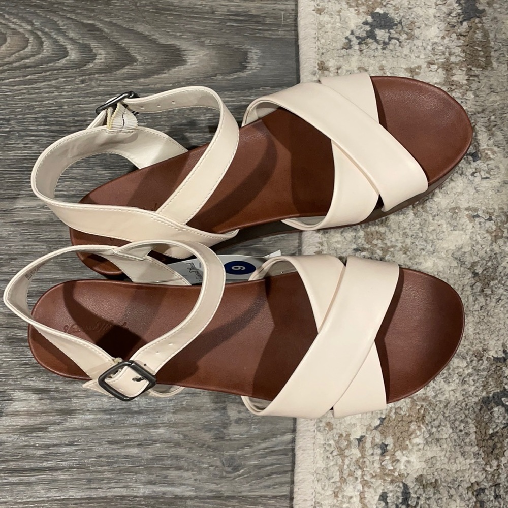 Beige strap sandals